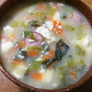ツルムラサキとウインナー&豆腐のスープ
